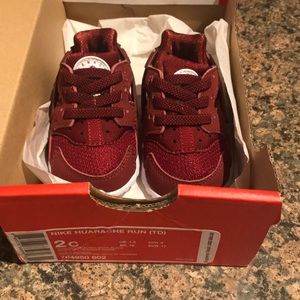 Infant size 2c hurraches burgundy!